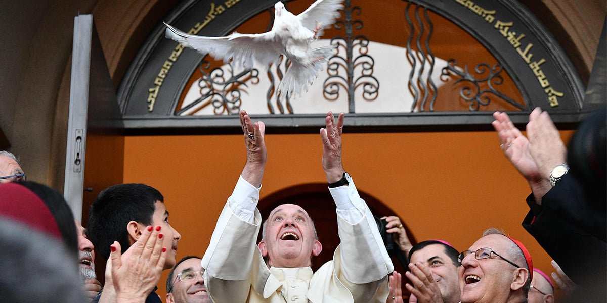 Pope Francis (C) releases a dove as a symbol of peace during a meeting with Chaldean community at the Catholic Church of St Simon Bar Sabbae in Tbilisi, on September 30, 2016. — AFP